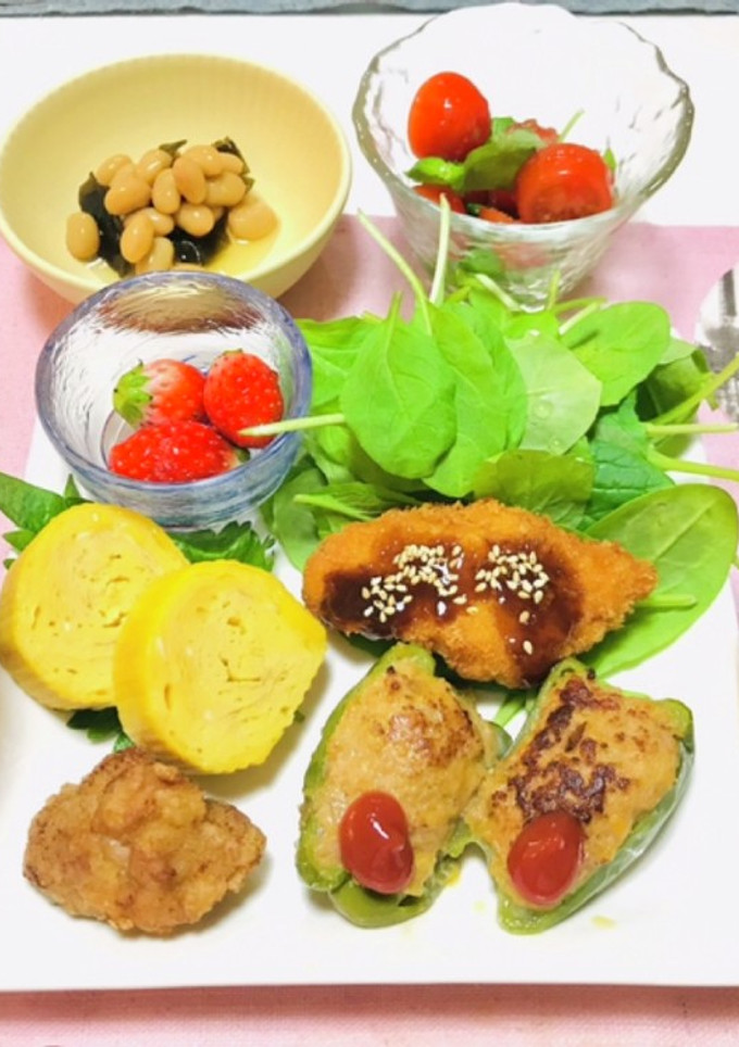 今日の夕飯は作り置きピーマンの肉詰め献立-レシピのメイン写真