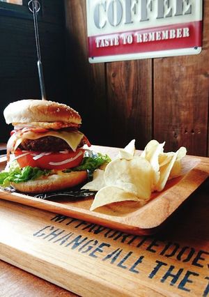 おうちカフェ★でっかいハンバーガー-レシピのメイン写真
