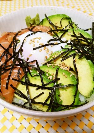 漬けて美味しい！サーモンアボカド丼-レシピのメイン写真