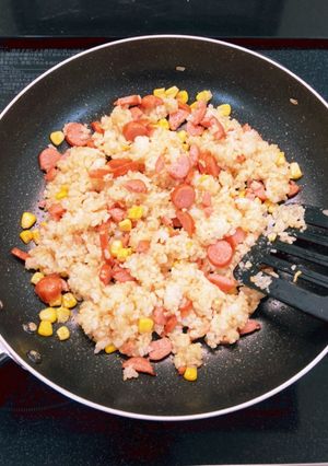 簡単すぎる！コーンとソーセージの炒飯-レシピのメイン写真