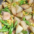 鮭とジャガイモとアスパラの味噌バター炒め