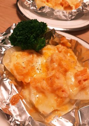 ワインに合う♪鮭とじゃがいものチーズ焼き-レシピのメイン写真