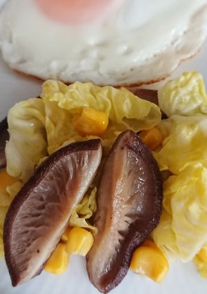 ジョジョ☆椎茸と春キャベツのバター炒め-レシピのメイン写真