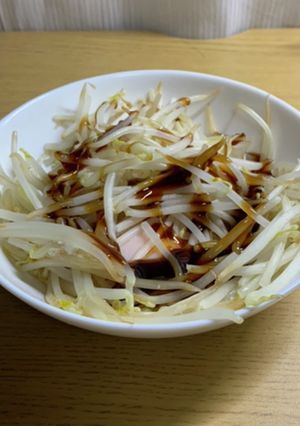 節約簡単ズボラ飯　もやしon目玉焼き-レシピのメイン写真