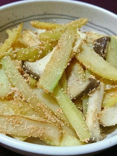 ブロッコリーの茎とじゃがいもの明太子炒め-レシピのメイン写真