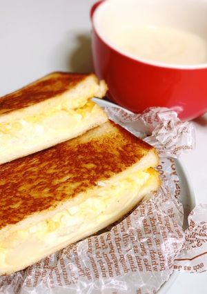 【 娘の朝ごはん 】ホットサンドとスープ-レシピのメイン写真
