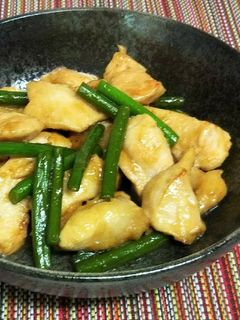 とり胸肉とにんにくの芽炒め-レシピのメイン写真