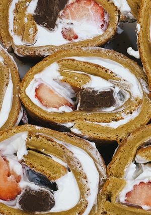 お茶生地!生チョコとイチゴのロールケーキ-レシピのメイン写真
