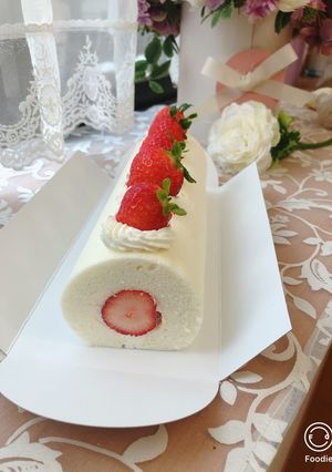 苺の純白ロールケーキ-レシピのメイン写真
