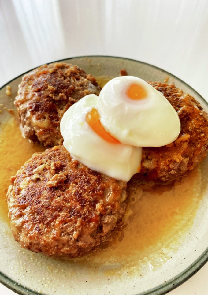 簡単！温玉のっけチーズハンバーグ-レシピのメイン写真