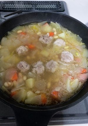 冷蔵庫の残り野菜と肉団子のスープ-レシピのメイン写真