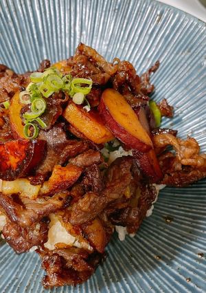 牛こまとさつまいものバター醤油丼-レシピのメイン写真