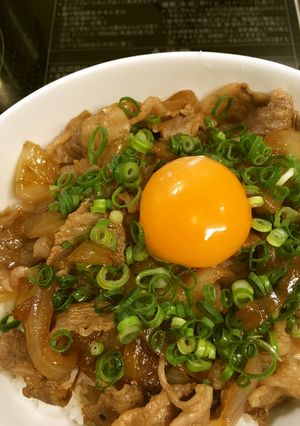超簡単♪スピード違反な☆ネギ玉牛丼-レシピのメイン写真