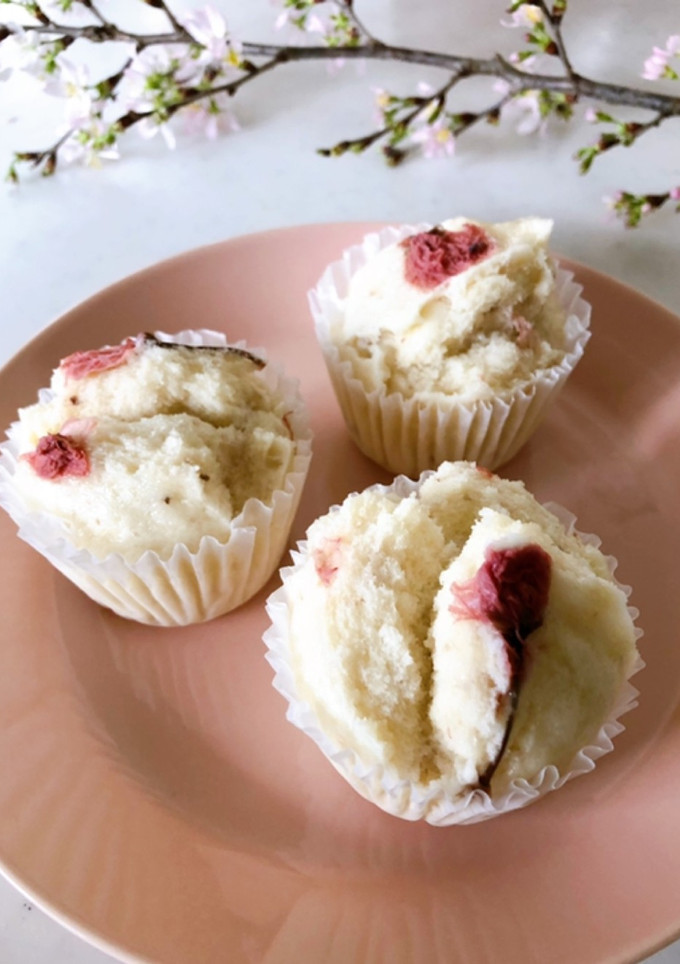 簡単♪昔ながらの蒸しパン（桜の塩漬け）-レシピのメイン写真
