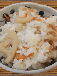 簡単給食 れんこんとそぼろのごはん-レシピのメイン写真