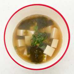 A picture of 韓国風海苔のスープ。.