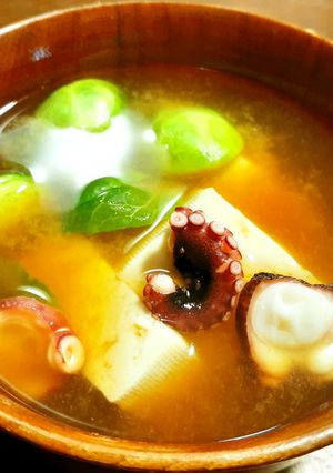 蛸、芽キャベツ、豆腐のお味噌汁-レシピのメイン写真