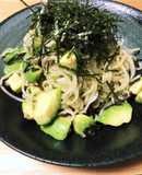 アボカドとシラスの和えパスタ