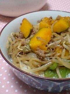 忙しい時に♪もやしと挽き肉の炒めもん丼-レシピのメイン写真