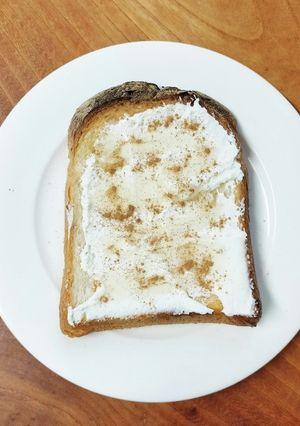 大人のトースト♪クリチー蜂蜜シナモン-レシピのメイン写真