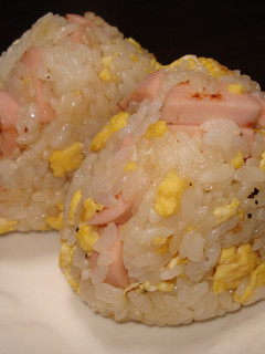朝食やお弁当に☆油不要☆炒飯風おにぎり-レシピのメイン写真