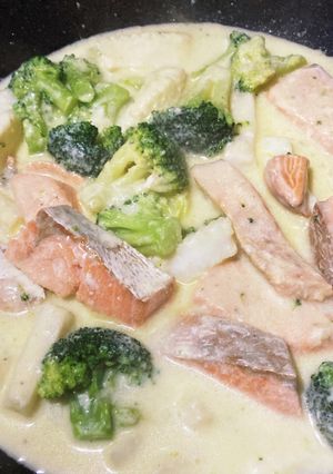 鮭とイカのガリバタクリーム煮-レシピのメイン写真