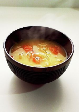 トマトと玉ねぎの味噌汁-レシピのメイン写真