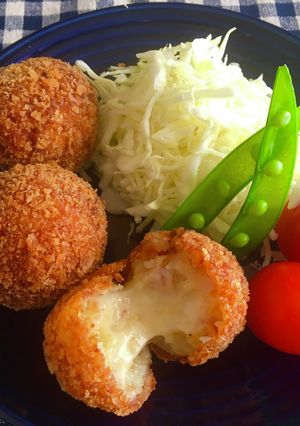 中からとろーり♡チーズボールコロッケ-レシピのメイン写真