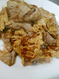 卵と豚スライスとヨシダソースを焼いた!-レシピのメイン写真
