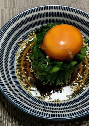 簡単おつまみ☆ニラのおひたし月見乗せ-レシピのメイン写真