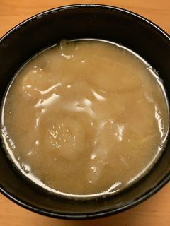 しゅうまいの皮と玉ねぎとふの味噌汁-レシピのメイン写真