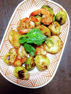 芽キャベツとエビのバジルソース焼き-レシピのメイン写真