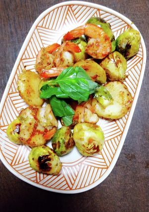 芽キャベツとエビのバジルソース焼き-レシピのメイン写真