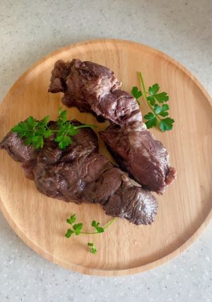 牛スネ肉の赤ワイン煮でコンビーフ-レシピのメイン写真