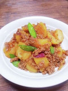 お芋とひき肉の煮物-レシピのメイン写真