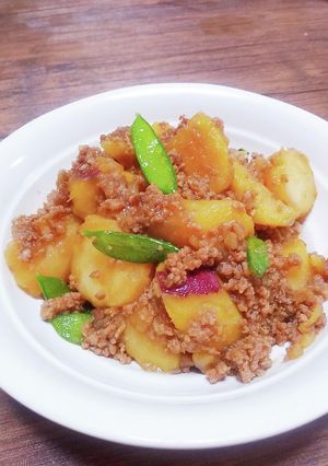 お芋とひき肉の煮物-レシピのメイン写真
