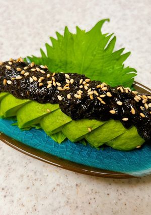 居酒屋で食べた♪アボカドの海苔の佃煮のせ-レシピのメイン写真