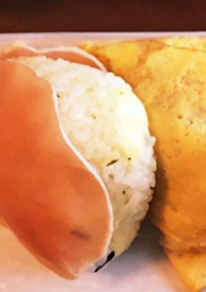 生ハム巻きおにぎり-レシピのメイン写真