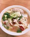 残り野菜で煮込みうどん（醤油ラーメン味)
