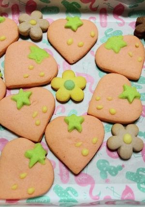 イチゴとお花のクッキー-レシピのメイン写真