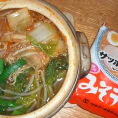 รูปของ 土鍋でチゲ鍋風味噌ラーメン