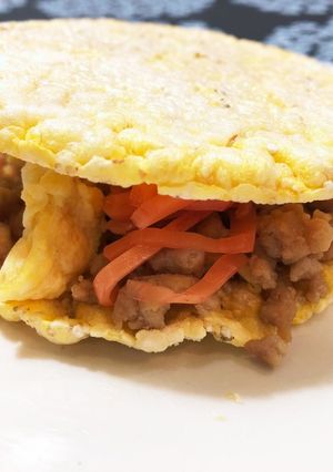 ライスケーキで鶏そぼろライスバーガー-レシピのメイン写真
