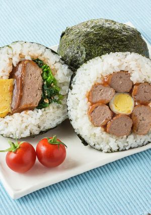ミートボールスコッチエッグ風爆弾おにぎり-レシピのメイン写真