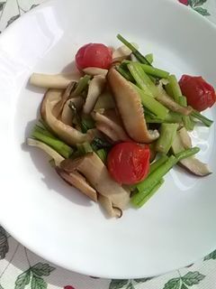 きのことかぶの茎を炒めてみました-レシピのメイン写真