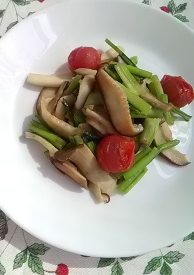 きのことかぶの茎を炒めてみました-レシピのメイン写真