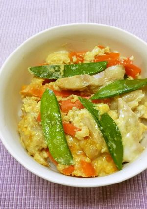 さやえんどうとにんじんの卵とじ丼-レシピのメイン写真