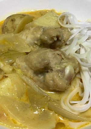 手羽元と新じゃがのイエローカレーヌードル-レシピのメイン写真