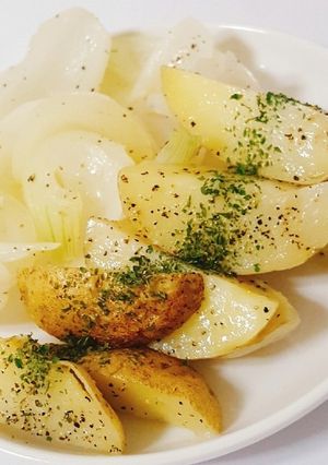簡単！じゃがいもと玉ねぎのオリーブ絡め-レシピのメイン写真