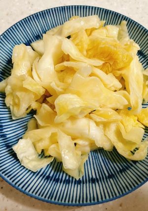塩揉みキャベツのエゴマ油和え-レシピのメイン写真