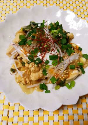 鶏胸肉で！温泉卵のせピリ辛よだれ鶏-レシピのメイン写真